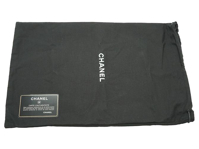 Chanel Clutch CC Studded Deauville O-Case in pelle caviar Nero - vista 14