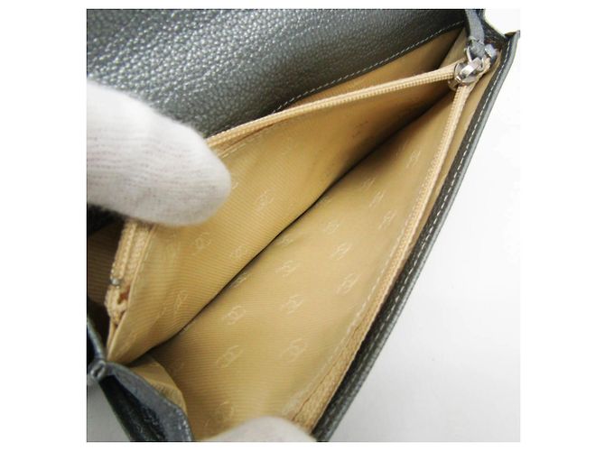 Tarjetero bi-fold de piel Chanel CC Button Plata - vista 4