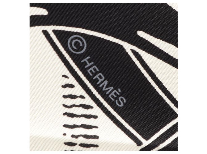 Silk In Hermès Foulard in seta Hermes Carre Grand Manege Nero Crudo - vista 2