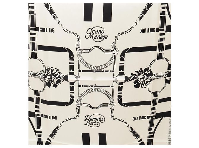 Silk In Hermès Foulard in seta Hermes Carre Grand Manege Nero Crudo - vista 4