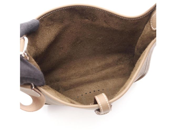 Hermès Bolsa de Ombro Hermes Evelyne 3 Trois PM Marrom Taupe - vista 3