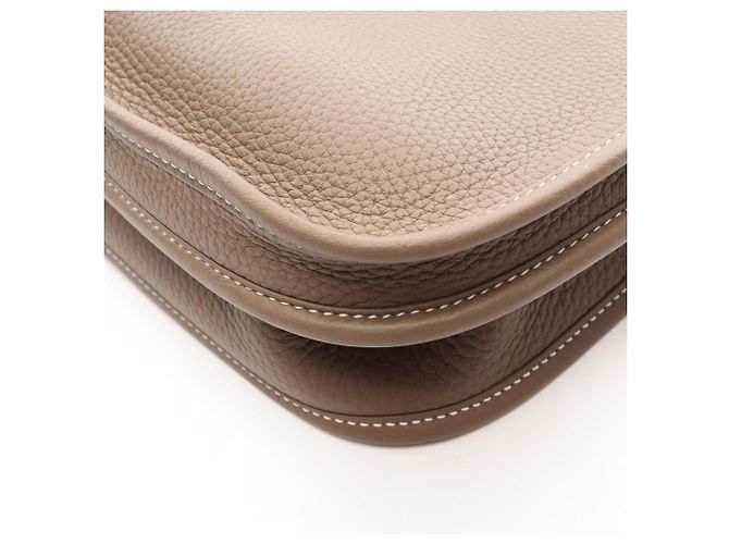 Hermès Bolsa de Ombro Hermes Evelyne 3 Trois PM Marrom Taupe - vista 6