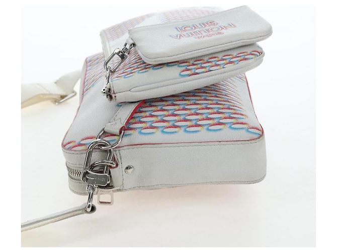 Louis Vuitton Trio Messenger Limited Edition Damier Spray Leather Bianco - vista 3