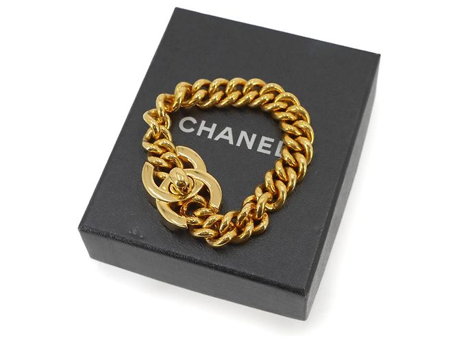 Chanel Coco Mark Turnlock Chain Bracelet Golden - view 2