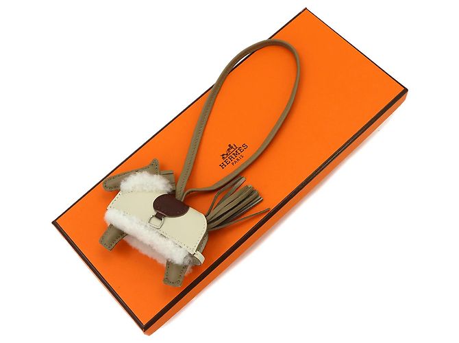 Hermès Hermes Rodeo Robeo Pluch PM Handbag Charm Beige Verde Crudo - vista 2