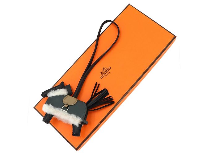 Hermès Hermes Rodeo Robeo Pluch PM Accessory Bag Charm Noir Beige Vert clair - vue 2
