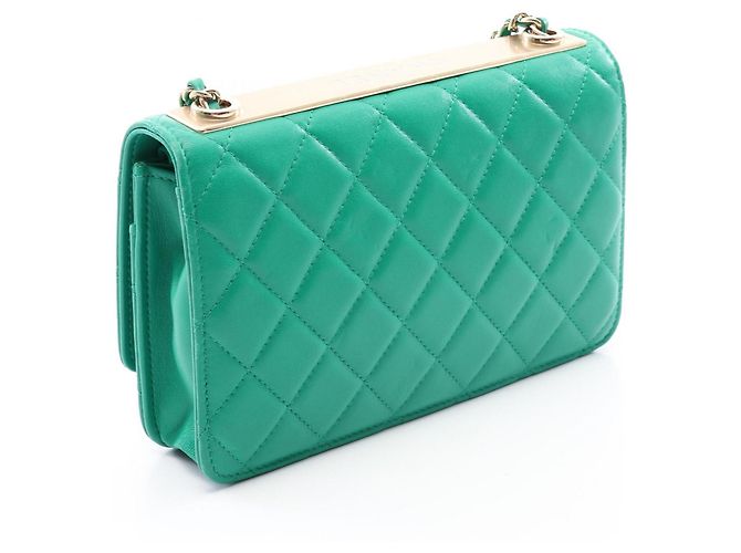Borsa a tracolla Chanel Trendy CC Matelassé Verde - vista 2