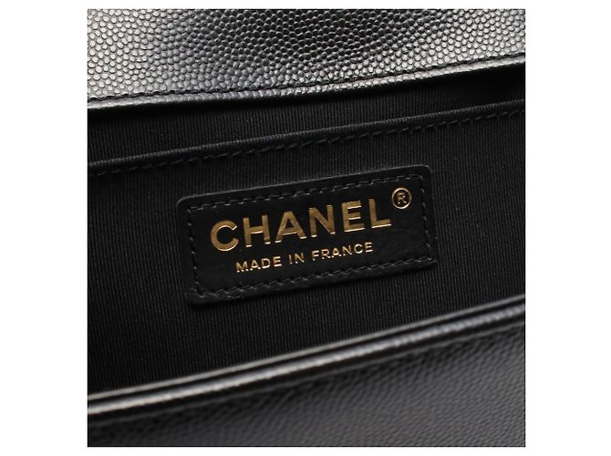Borsa a tracolla Chanel Boy in pelle di vitello martellata nera Nero - vista 4