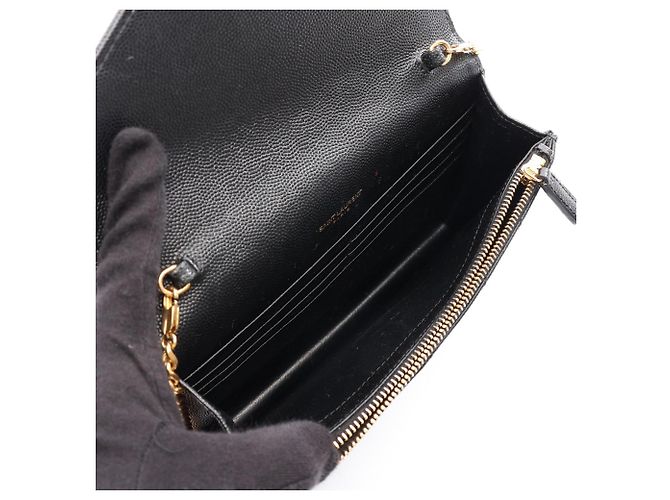 Bolsa Envelope Monogram Yves Saint Laurent Preto - vista 3