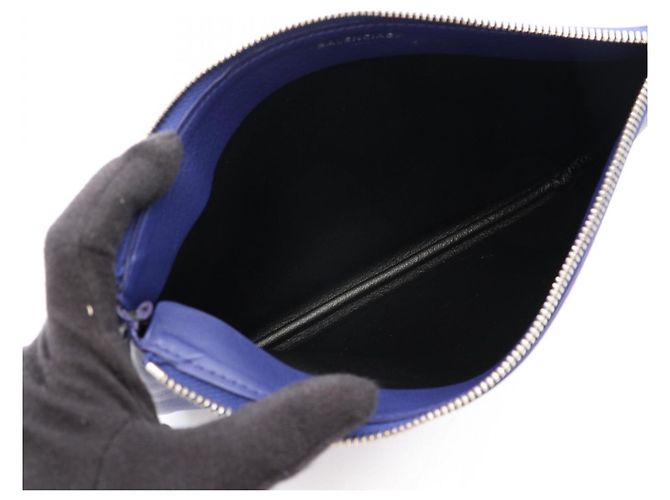Borsa a pochette Balenciaga in pelle blu - vista 3