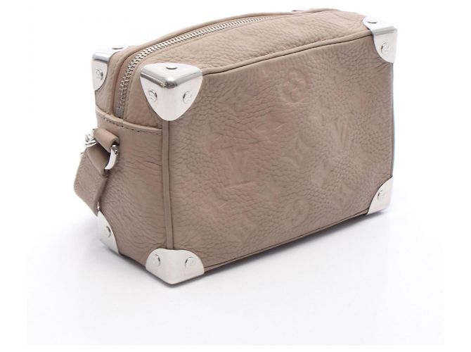 Bolso de hombro Louis Vuitton Mini Soft Trunk Beige - vista 2