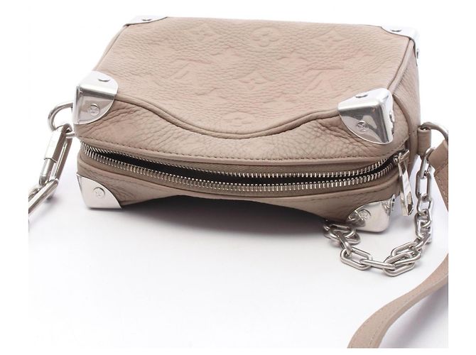 Bolso de hombro Louis Vuitton Mini Soft Trunk Beige - vista 6