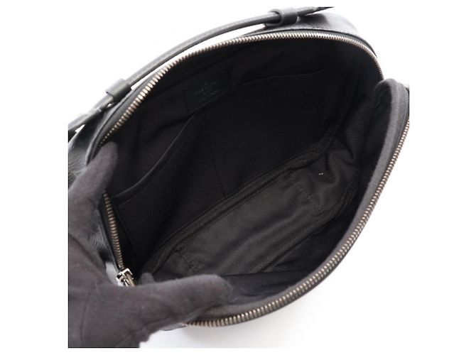 Riñonera Louis Vuitton Monogram Eclipse Negro - vista 3