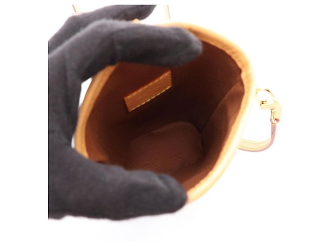 Pouch Fold Me Louis Vuitton Marrone - vista 3