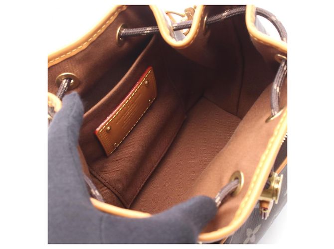 Louis Vuitton Noe Cargo Handbag Brown - view 3