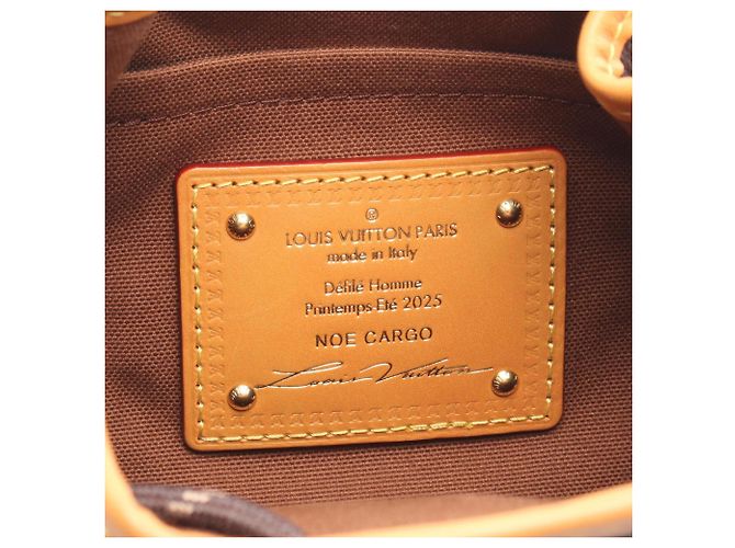 Louis Vuitton Noe Cargo Handbag Brown - view 4