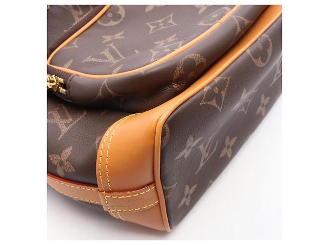 Louis Vuitton Noe Cargo Handbag Brown - view 7