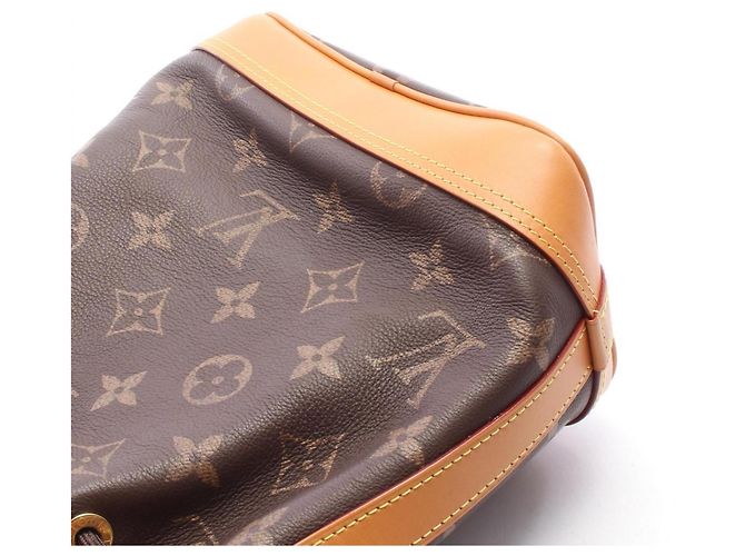 Louis Vuitton Noe Cargo Handbag Brown - view 8