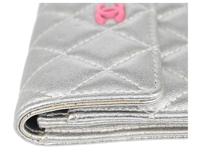 Chanel CC Kartenetui mit Klappe aus gestepptem Lammleder Silber - Ansicht 7