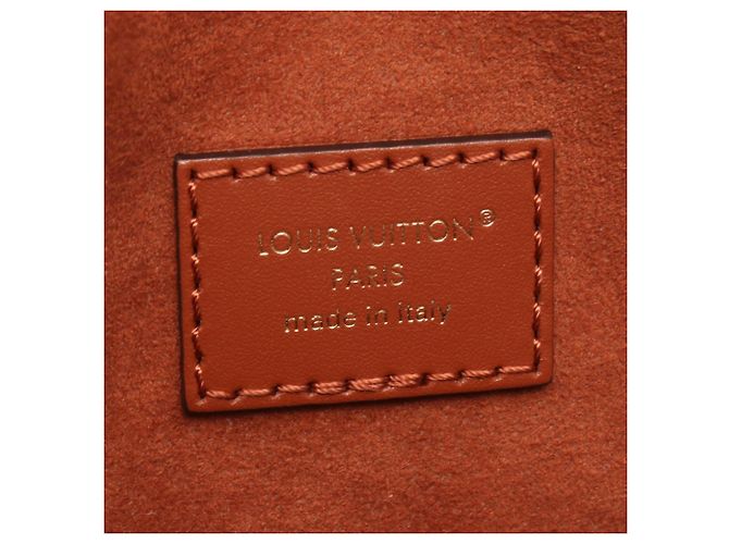 Bolso Louis Vuitton Saumur BB Epi Cognac Castaño - vista 4
