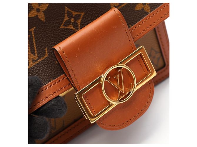 Louis Vuitton Dauphine Mini Monogram Reverse Shoulder Bag Marrone Beige - vista 11