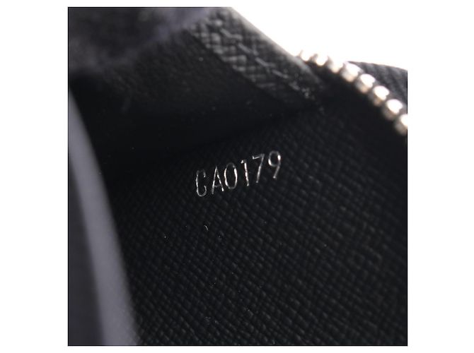 Louis Vuitton Zippy Organizer NM Taiga Leather Long Wallet - view 6