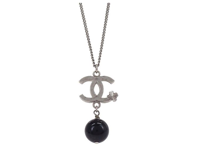 Chanel CC Kleeblatt Anhänger Kette aus Metall mit Emaille Silber - Ansicht 2
