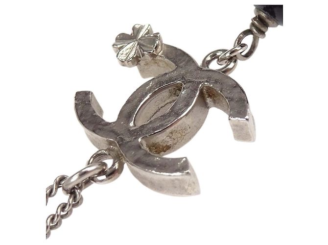 Chanel CC Kleeblatt Anhänger Kette aus Metall mit Emaille Silber - Ansicht 4