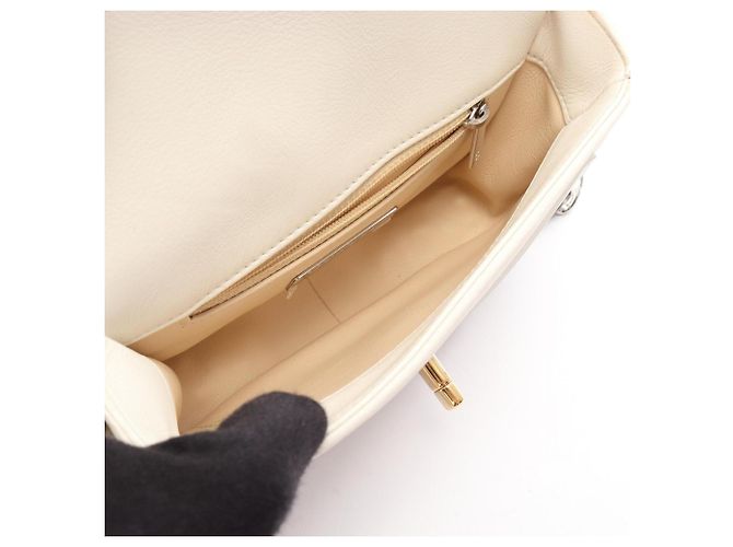 Chanel Matelassé kleine Schultertasche Weiß - Ansicht 3