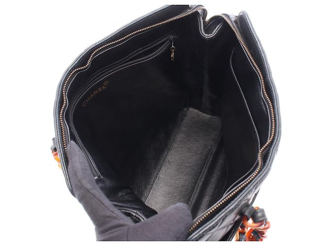 Bolso Tote Chanel Matelassé Plat Negro - vista 3