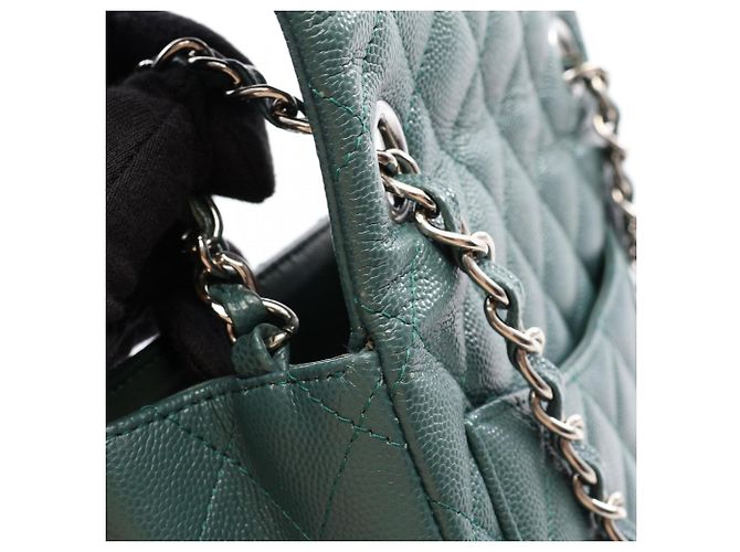 Borsa a tracolla Chanel Mini Matelassé in Verde - vista 11
