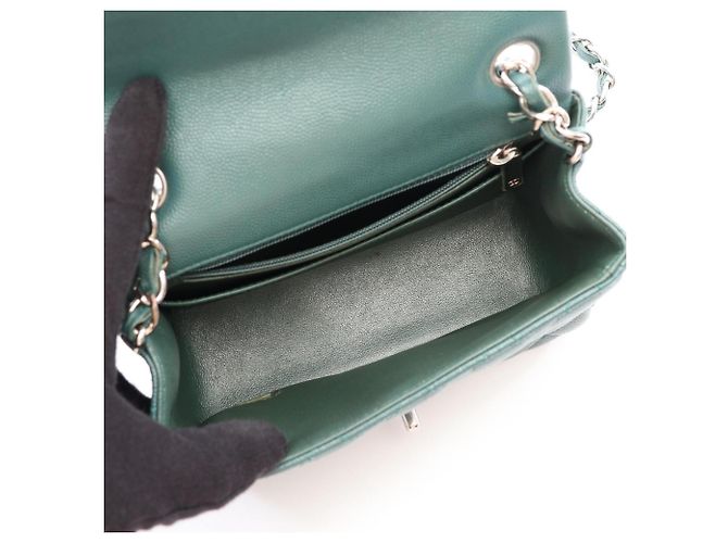 Borsa a tracolla Chanel Mini Matelassé in Verde - vista 3