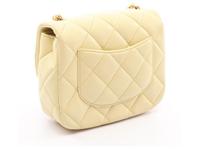 Chanel Mini Matelassé Schultertasche aus gelbem Lammleder - Ansicht 2