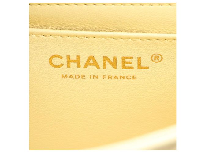 Chanel Mini Matelassé Schultertasche aus gelbem Lammleder - Ansicht 4