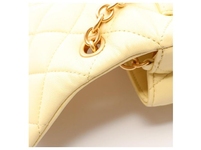 Chanel Mini Matelassé Schultertasche aus gelbem Lammleder - Ansicht 6