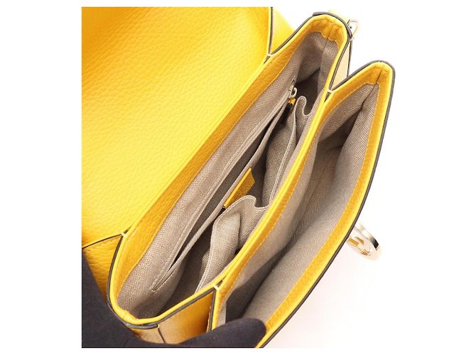 mala de mão 2-Way Gucci Interlocking G em couro amarelo - vista 3