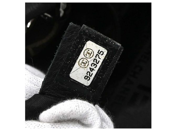 Chanel Camellia Chain Embossed Suede Medium Preto - vista 5