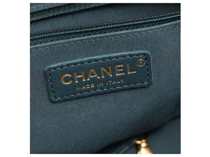 Borsa a tracolla Chanel Matelassé in pelle verde - vista 4