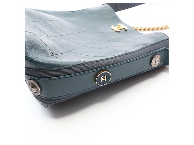 Borsa a tracolla Chanel Matelassé in pelle verde - vista 6