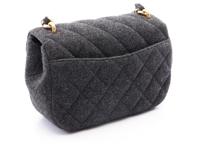 Bolsa de Ombro Chanel Matelassé em Feltro Cinza Marrom - vista 2
