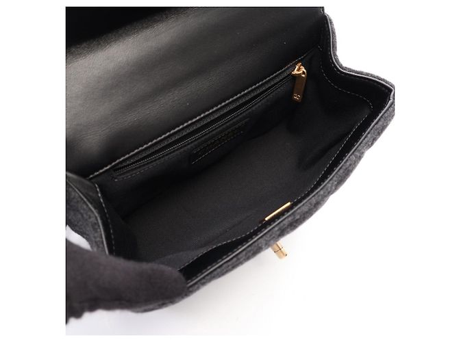 Bolsa de Ombro Chanel Matelassé em Feltro Cinza Marrom - vista 3