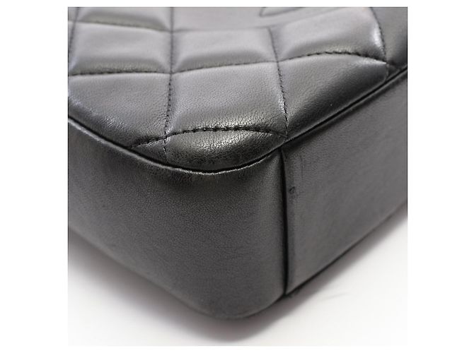 Chanel Matelassé Schultertasche aus schwarzem Lammleder - Ansicht 7