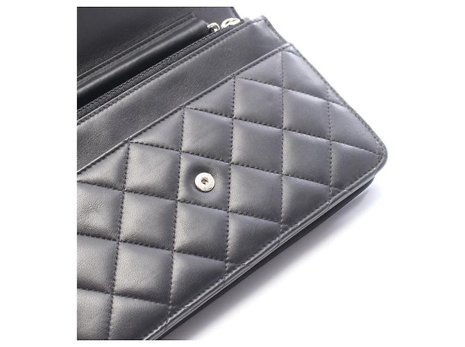 Chanel Matelassé Schultertasche aus schwarzem Lammleder - Ansicht 8