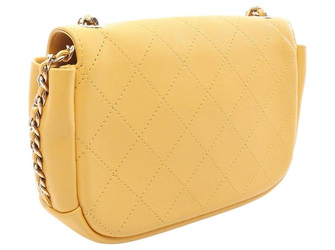 Bolso de hombro Chanel Matelassé Amarillo - vista 2