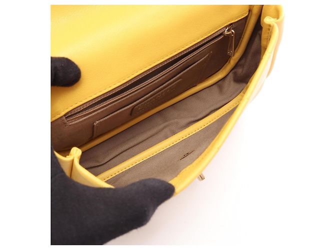 Bolso de hombro Chanel Matelassé Amarillo - vista 3