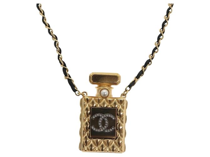 Pendentif chaîne longue en métal Chanel CC en forme de flacon de parfum avec cuir, cristaux et fausses perles Doré - vue 5