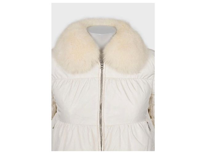 Prada Kurze Daunenjacke mit weißem Fuchsfellbesatz S gebraucht - Ansicht 4