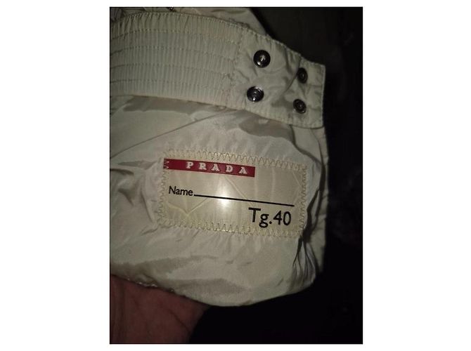 Prada Kurze Daunenjacke mit weißem Fuchsfellbesatz S gebraucht - Ansicht 6