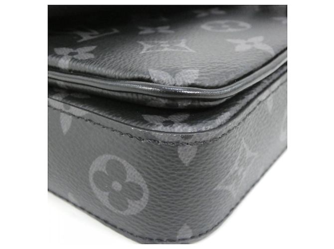 Louis Vuitton Monogram Eclipse Montsouris Wearable Wallet Negro Monograma - vista 3