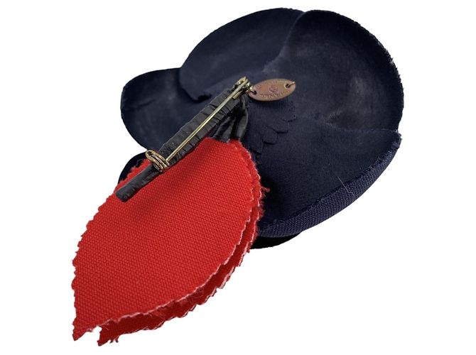 Chanel Spilla Camelia Vintage in Tessuto Blu Navy e Rosso - vista 5